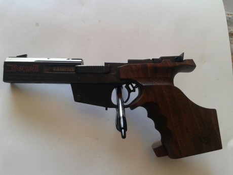 Pues eso tal como indico en el enunciado, vendo Benelli  modelo MP 5E calibre 22 LR, lleva cacha NILL 02