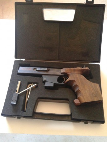 Pues eso tal como indico en el enunciado, vendo Benelli  modelo MP 5E calibre 22 LR, lleva cacha NILL 00