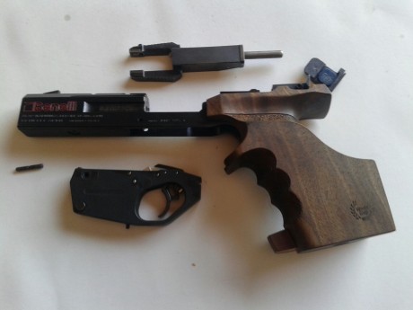 Pues eso tal como indico en el enunciado, vendo Benelli  modelo MP 5E calibre 22 LR, lleva cacha NILL 10