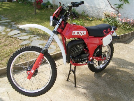 Hay algún aficionado a las motos clasicas, Ossa, Montesa, Bultaco? Es una de mis aficiones aunque por 70