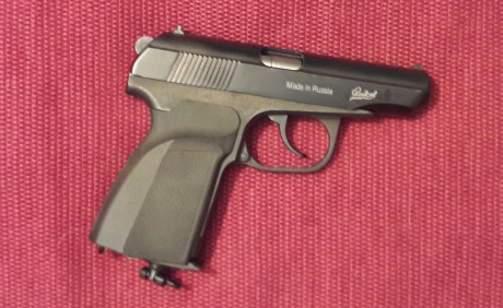   Vendo por no usar esta pistola Makarov de CO2 de Baikal, Rusia. Como todos sabéis,  fabricada con piezas 00