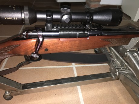 WINCHESTER 70 PRE 64 Cal.338wm

Winchester 70 Classic sporter, cerrojo pre64 cal. 338 WM customizado por 01