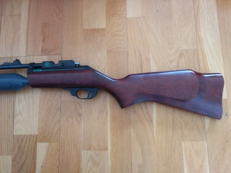 En perfecto estado. Sólo un pequeño arañazo que se ve en la foto de la parte derecha de la carabina. Literalmente 02