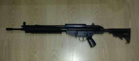 Es un accesorio que formaba parte de un arma que compré. Es de metal a excepción de la culata que es de 01