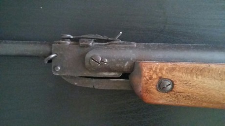 Hola.
Me deshago de esta pequeña carabina fabricada por Norica en 1963, que aun teniendo algo de oxido, 12