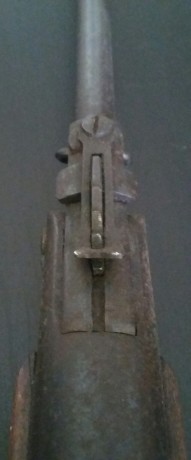 Hola.
Me deshago de esta pequeña carabina fabricada por Norica en 1963, que aun teniendo algo de oxido, 10