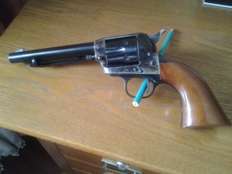 Vendo revolver uberti cattleman 22lr impecable, por no usar, ha tirado tres cajas de balas, guiado en 11