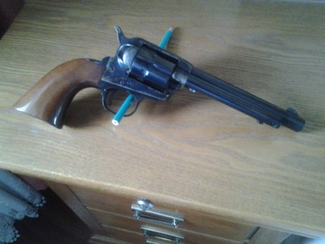 Vendo revolver uberti cattleman 22lr impecable, por no usar, ha tirado tres cajas de balas, guiado en 10
