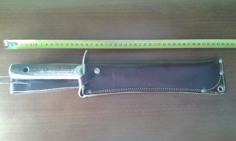 Hola
Pongo a la venta este cuchillo de la Marca MUELA con mango de asta de ciervo fabricado en 1975, de 10