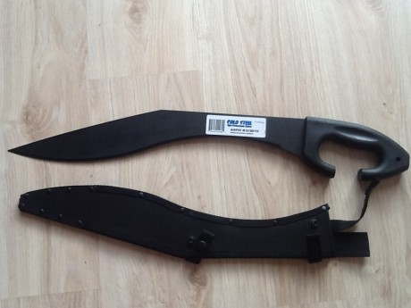 Machete KOPIS de la marca Cold Steel sin uso, completamente a estrenar junto con su funda original!
El 02