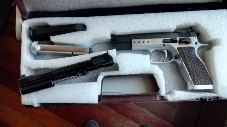 SE VENDE Kit del 22mm lr, necesita repaso tiene interrupciones puede ser la aguja pero no lo utilizo por 100