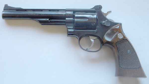 Vendo revolver llama del 357 en 6 pulgadas 250€ envio incluido
el revolver esta en Toledo Guiado en F 02