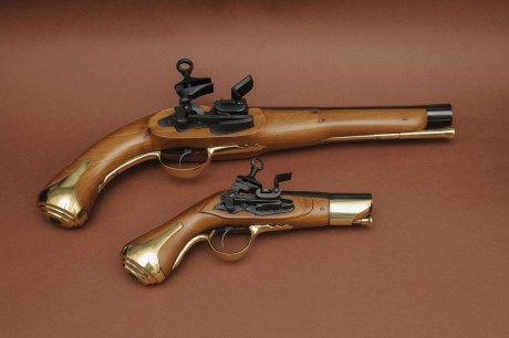 Vendo dos pistolas de avancarga, modelo Coruña. Fabricadas en la ya desaparecida Santa Bárbara A Coruña. 00