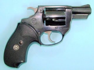 Hola. Busco cachas de goma de revólver astra 250 ..680.. Preferiblemente en Madrid para recoger en mano 00