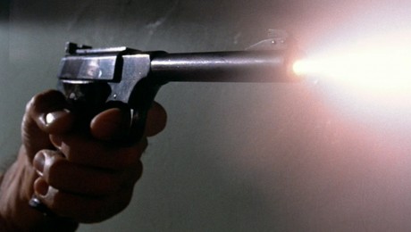 Compañeros,

En vista de las ganas de algunos (Elcafe, Wilcow, Vrakk, etc) por adivinar armas de películas 80