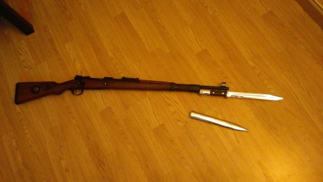 Buenas compañeros,

Ha llegado a mis manos una bayoneta alemana de la Segunda Guerra Mundial. Código Waffenamt 21