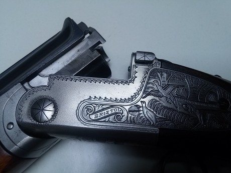 Se vende o se cambia superpuesta Sarriugarte modelo Bristol, calibre 20/70, cañones de 71 cm, expulsores, 02