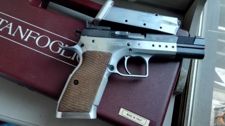 Vendo Tanfoglio limited 9mm guiada en F , mira fibra optica verde y alzas totalmente regulabres , utilizada 00