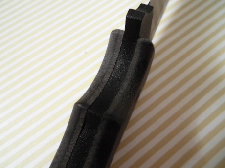 De momento es el único cuchillo de campo de estas dimensiones que tengo.Llevo dos años con él y sólo lo 11
