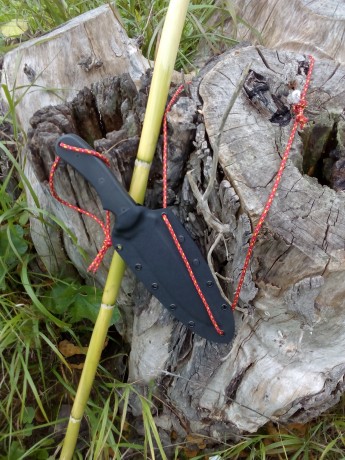 De momento es el único cuchillo de campo de estas dimensiones que tengo.Llevo dos años con él y sólo lo 10