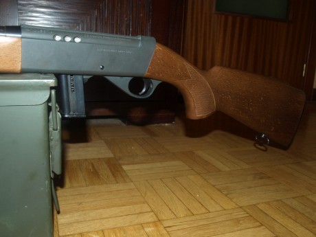 Vendo carabina desmontable semiautomatica  Anschutz 525 con un cargador de 10 balas. Perfecta de mecánica, 11