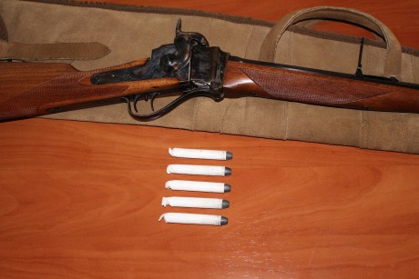 Hola compañeros,

He adquirido en subasta un rifle Sharp calibre .45, doble gatillo, cañón de 34", 22