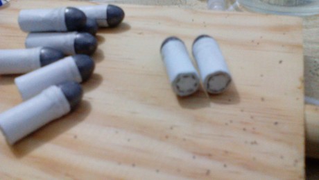 Hola compañeros,

He adquirido en subasta un rifle Sharp calibre .45, doble gatillo, cañón de 34", 20