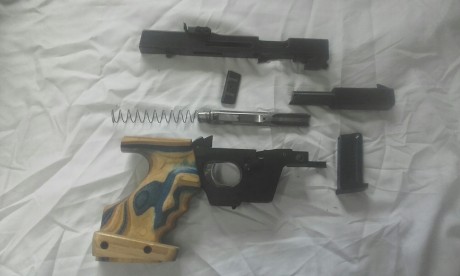 Vendo Walther GSP calibre 22 lr en perfecto estado,
 dos cargadores, cacha nueva anatómica marca Walther 00