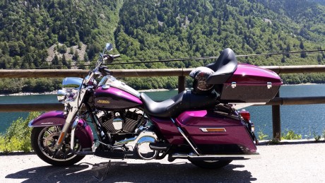 pues como dice el titulo,porque no ponemos fotos de nuestras maquinas,ya sean scooters,harleys,nakeds,trails,etc,la 00