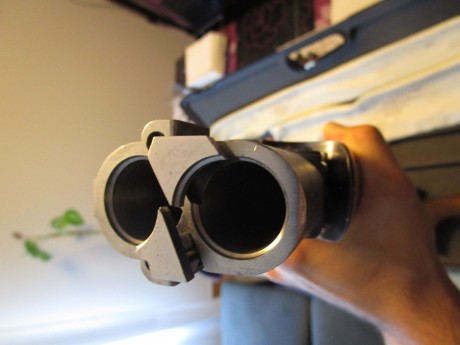 Escopeta Superpuesta de marca Beretta 686 E-Sporting, con 76cm de cañones en mate y ventilados, bascula 11