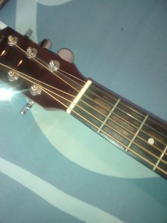 Vendo guitarra acústica marca Fender. En perfecto estado, el único defecto que tiene es el desgaste ligero 01