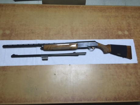 Hola, vendo por no usar escopeta FN 80 SL SEMIAUTOMÁTICA calibre 12 solo estrenada.
Las maderas están 01
