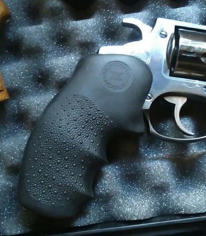 Hola. Busco cachas de goma de revólver astra 250 ..680.. Preferiblemente en Madrid para recoger en mano 32