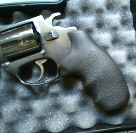 Hola. Busco cachas de goma de revólver astra 250 ..680.. Preferiblemente en Madrid para recoger en mano 31