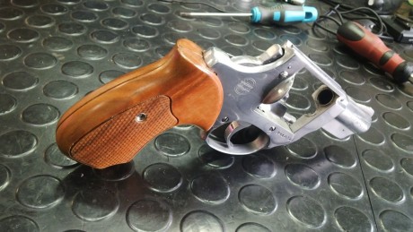 Hola. Busco cachas de goma de revólver astra 250 ..680.. Preferiblemente en Madrid para recoger en mano 70