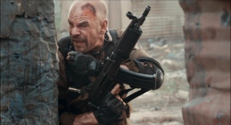 Compañeros,

En vista de las ganas de algunos (Elcafe, Wilcow, Vrakk, etc) por adivinar armas de películas 60