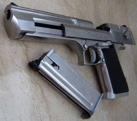 muy buenas.............

mi intencion es abrir un post en donde cada uno pueda poner el arma que le parecza 52