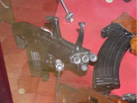 muy buenas.............

mi intencion es abrir un post en donde cada uno pueda poner el arma que le parecza 102