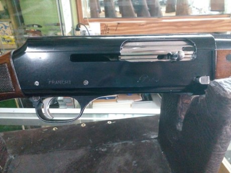 Hola, un amigo vende una escopeta Franchi Prestige cal.12, semiautomática. Buen estado, con su funda y 00