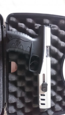 nueva sin estrenar 175 euros perfectamente empaquetada, nueva nueva nueva la pistola esta en asturias 01
