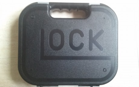 Vendo glock 26 3 generacion, solo 200 disparos, guiada con licencia f, con estuche glock y 1 cargador, 00