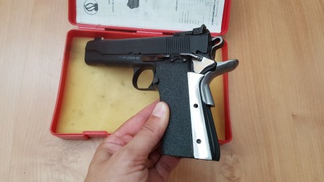 Hola compañeros del foro. Pongo a la venta esta preciosa pistola Llama MAX II del calibre 45 ACP. Está 10
