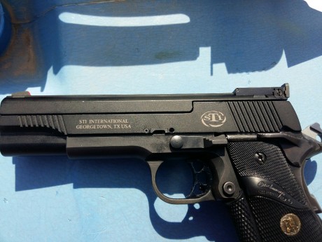 Original de la casa. Esta perfecto. Me ha llegado con mi nueva adquisicion y yo no tiro 22 ni precision. 61