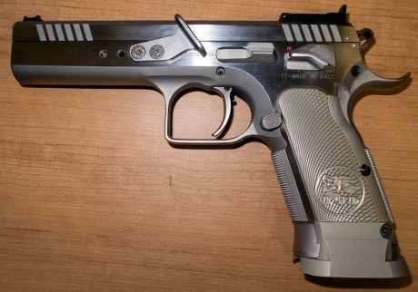 Vendo Tanfoglio Limited Custom HC, calibre 9 Pb, preparada con todo el catálogo de piezas Xtrem de Tanfoglio 02