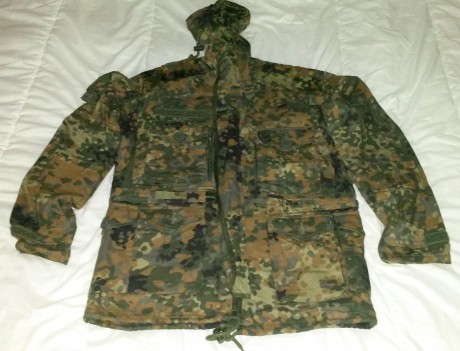 Vendo uniforme flecktarn nuevo. No se ha usado nunca.
La chaqueta tiene refuerzos de espuma en las coderas 02