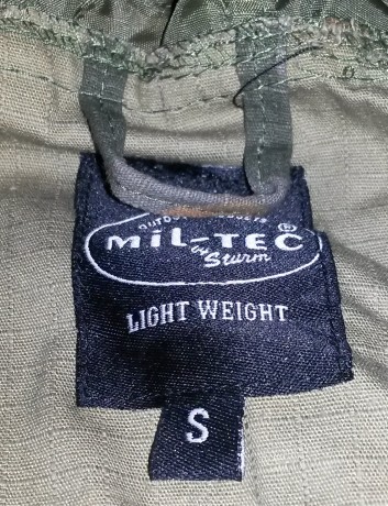 Vendo uniforme flecktarn nuevo. No se ha usado nunca.
La chaqueta tiene refuerzos de espuma en las coderas 01