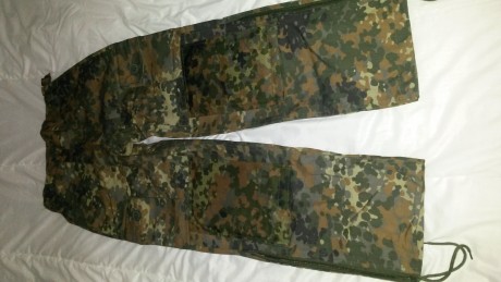 Vendo uniforme flecktarn nuevo. No se ha usado nunca.
La chaqueta tiene refuerzos de espuma en las coderas 00