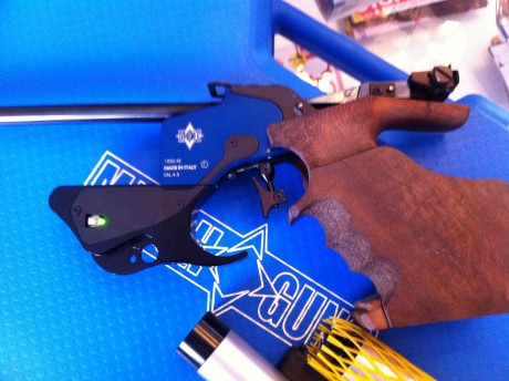 Se vende esta pistola, esta como nueva, se ha utilizado solo para entrenamoemto de calibres mayores.
La 41