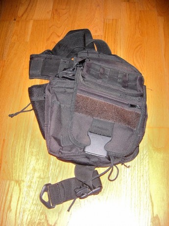 Bandolera táctica de la marca Barbaric Force, en muy buen estado. Con sistema molle y multitud de bolsillos, 01