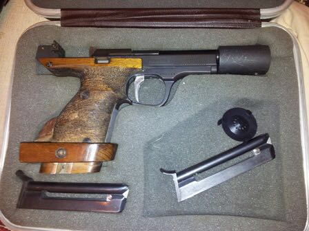 Vendo UNIQUE DES 69 calibre 22.

Muy buen estado, la vendo por desuso. Se ha usado ocasionalmente.

Incluye 00